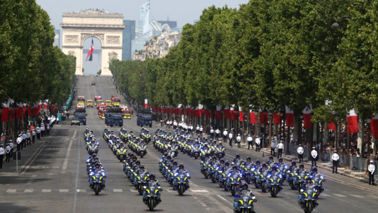 Defilada z okazji święta narodowego Francji. Fot. PAP/EPA/TERESA SUAREZ 