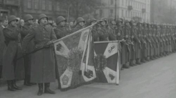 Przekazanie sztandaru Szkoły Podchorążych w Bydgoszczy do Muzeum Wojska Polskiego w Warszawie. 1938 r. Fot. NAC
