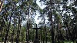 Bykownia, miejsce dawnego tajnego cmentarza NKWD, kryjącego ofiary totalitaryzmu stalinowskiego. Fot. PAP/T. Paczos