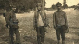 Żołnierze bolszewiccy wzięci do niewoli pod Radzyminem, 08.1920 r. Fot. CAW