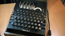 Enigma - niemiecka maszyna szyfrująca z czasów II wojny światowej. Fot. PAP/T. Gzell