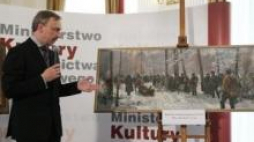 Minister kultury Bogdan Zdrojewski prezentuje odzyskane obrazy Juliana Fałata. Fot. PAP/P. Supernak