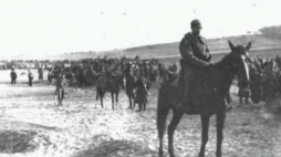 Por. Marian Sołtysiak "Barabasz" na koniu. 08.1944. Fot. NAC
