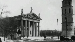 Katedra św. Stanisława Biskupa i św. Władysława przy placu Katedralnym w Wilnie. 1926 r. Fot. NAC