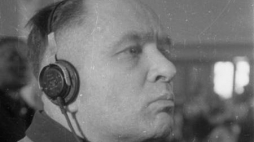 Rudolf Hoess przed Najwyższym Trybunałem Narodowym. Warszawa, 1947-03-11. Fot. PAP/CAF
