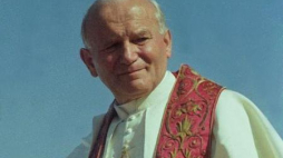 Jan Paweł II podczas pielgrzymki do Polski (1983). Fot. PAP/J. Ochoński