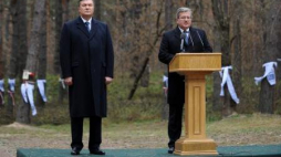 Prezydent Bronisław Komorowski oraz Prezydent Ukrainy Wiktor Janukowycz. Bykownia, 28.11.2011. Fot. PAP/J. Turczyk  