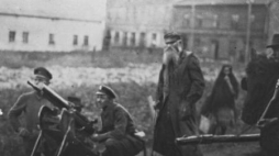 Powstanie Śląskie. Ckm powstańczy na stanowisku do strzelania przeciw samolotom niemieckim. 1919 r. Fot. CAW.