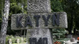 Cmentarz Wojskowy na Powązkach w Warszawie. Pomnik ofiar Katyń 1940. Fot. PAP/L. Szymański 