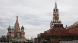 Kreml z Mauzoleum Lenina (po prawej) na placu Czerwonym w Moskwie. Fot. PAP/G. Michałowski