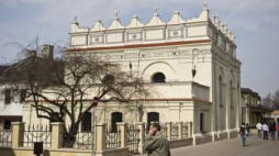 Gmach renesansowej synagogi na Starym Mieście w Zamościu. Fot. PAP/W. Pacewicz