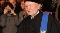 Adam Zagajewski odebrał tytuł doktora honoris causa Uniwersytetu Jagiellońskiego. Fot. PAP/J. Bednarczyk