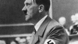 Adolf Hitler podczas przemówienia w Reichstagu. Fot. NAC