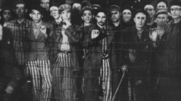 Więźniowie obozu w Buchenwaldzie. 1945. Fot. NAC