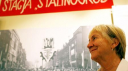 Natalia Piekarska-Poneta na wystawie "Od Katowic do Stalinogrodu". Fot. PAP/A. Grygiel