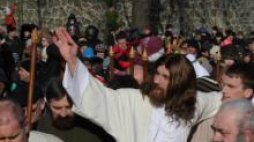W Kalwarii Zebrzydowskiej zainscenizowano wjazd Jezusa do Jerozolimy. Fot. PAP/ J. Bednarczyk