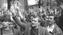 10.05.1988. Zakończenie strajku w Stoczni Gdańskiej im. Lenina. Fot. PAP/S. Kraszewski