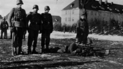 Ćwiczenia strzeleckie ochotników SS "Galizien". 1944.04. Fot. NAC