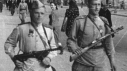 Sowiecki patrol na ulicach Lublina, 1944 r. Fot. PAP/CAF