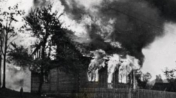 Płonący Michniów. 1943 rok. Fot. IPN