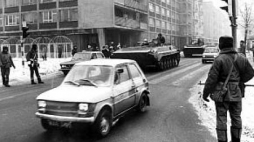 Warszawa po wprowadzeniu stanu wojennego. 12.1981. Fot. PAP/CAF