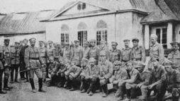 Strzelcy z Komendantem Józefem Piłsudskim w Oleandrach – sierpień 1914 r. Fot. CAW