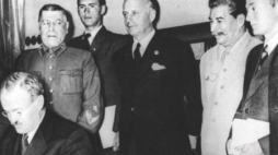 Podpisanie paktu Ribbentrop-Mołotow w Moskwie. 23.08.1939. Fot. NAC