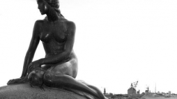 Rzeźba Małej Syrenki w Kopenhadze. Fot. PAP/EPA