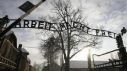 Brama KL Auschwitz. Fot. PAP/A. Grygiel