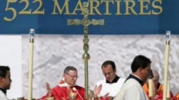 Kardynał Angelo Amato w czasie uroczystości beatyfikacyjnych 522 męczenników w Tarragonie. Fot. PAP/EPA
