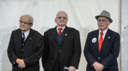 Uczestnicy powstania w Sobiborze - od lewej: Jules Schelvis, Tomasz Blatt i Filip Białowicz. Fot. PAP/W. Pacewicz
