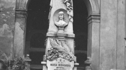 Grób Marii Wisnowskiej na Cmentarzu Powązkowskim. Fot. NAC