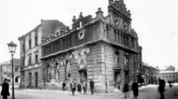 Spalona synagoga we Lwowie. Listopad 1918 r. Fot. Wikimedia Commons