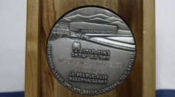 Medal Sprawiedliwy wśród Narodów Świata. Fot. PAP/W. Kamiński