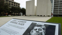 Pomnik Johna F. Kennedy'ego w Dallas. Fot. PAP/EPA