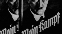 Okładka książki "Mein Kampf" z podobizną Adolfa Hitlera. Fot. NAC