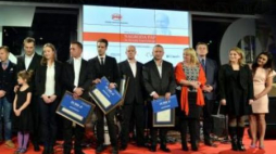 Nominowani oraz laureaci nagrody im. Ryszarda Kapuścińskiego. Fot. PAP/R. Pietruszka