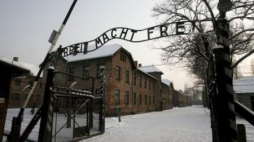 Brama KL Auschwitz. Fot. PAP/J. Bednarczyk