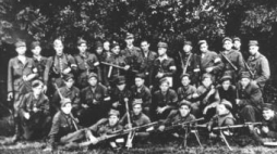 Żołnierze 43 Pułku Piechoty 27 Wołyńskiej Dywizji Piechoty Armii Krajowej (1944). Fot. NAC