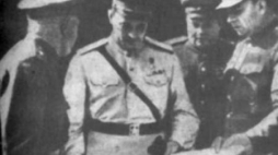 Gen. Iwan Czerniachowski (drugi z lewej), dowódca 3. Frontu Białoruskiego. Źródło: IPN 