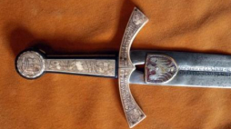  Kopia Szczerbca, koronacyjnego miecza królów polskich, wykonana w 1794 r. Fot. PAP/J. Bednarczyk
