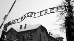 Brama KL Auschwitz I. Fot. PAP/J. Bednarczyk