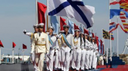 Defilada marynarzy Floty Czarnomorskiej w Sewastopolu. 2009 r. Fot. PAP/EPA
