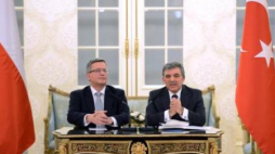  Bronisław Komorowski i Abdullah Gul. Fot. PAP/J.Turczyk