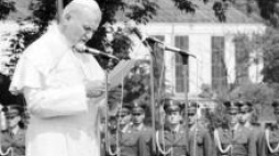 Ceremonia powitania papieża Jana Pawła II na lotnisku Okęcie. 02.06.1979. Fot. PAP/D. Kwiatkowski 