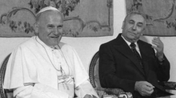 Papież Jan Paweł II i Edward Gierek. Fot. PAP/CAF/C. Langda