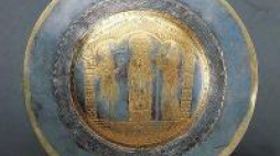 Rewers pateny z ok. 1180 r. ze skarbca Sanktuarium św. Józefa w Kaliszu. Fot PAP/W. Kryński, T. Prażmowski