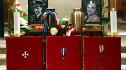 Msza pogrzebowa d-cy Dywizjonu 303 płk. Zdzisława Krasnodębskiego i jego żony Wandy, żołnierza AK. Fot. PAP/T. Gzell