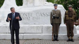 Prezydent Bronisław Komorowski podczas uroczystości przy Pomniku Bitwy o Monte Cassino. Fot. PAP/G. Jakubowski
