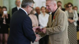 Aktor Bogusław Linda został odznaczony Krzyżem Oficerskim Orderu Odrodzenia Polski. Fot. PAP/R. Guz